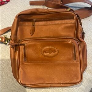 Brown Leather Messenger Bag with Adjustable Strap and Structured Design